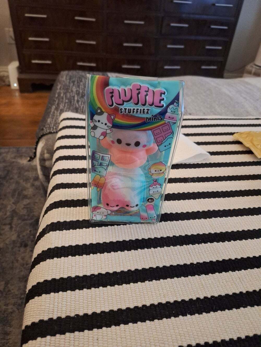 Fluffie Stuffiez Minis - Rainbow Ice Cream Sundae Plush Toy